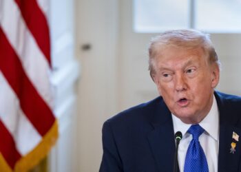 Trump cancela diálogo con Irán y dice a los manifestantes que la «ayuda está en camino»