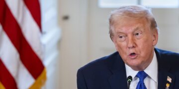 Trump cancela diálogo con Irán y dice a los manifestantes que la «ayuda está en camino»