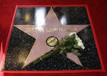 La exhibición de Selena reúne objetos íntimos en un momento clave para su familia