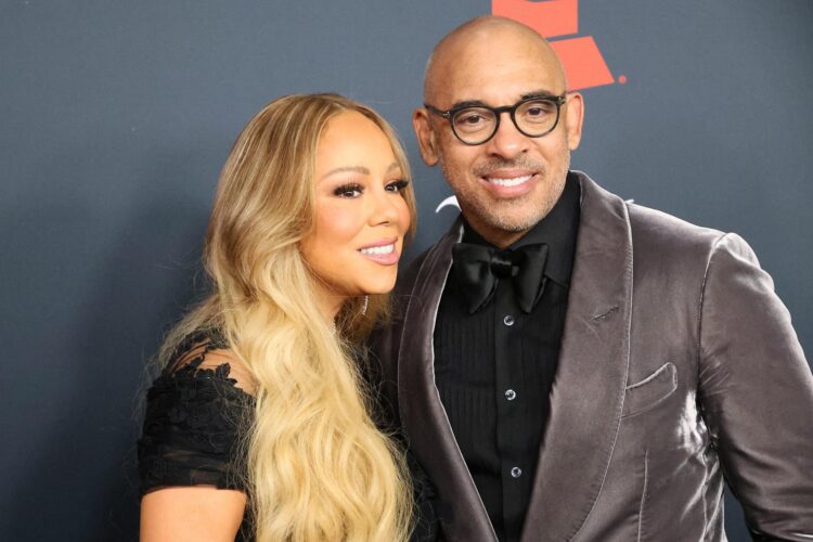 Mariah Carey (i) posa junto a Harvey Mason jr., presidente y director ejecutivo de la Academia de la Grabación, en la alfombra roja del homenaje Persona del Año de MusiCares 2026, este viernes en Los Ángeles, California, EE.UU. EFE/EPA/NINA PROMMER