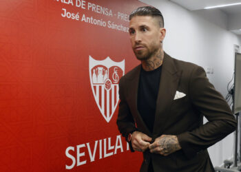 Sergio Ramos reitera su interés en comprar el Sevilla en una reunión con sus accionistas