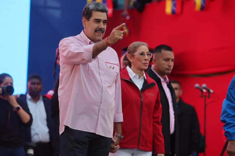 Imagen del presidente de Venezuela, Nicolás Maduro, junto a su esposa Cilia Flores,.
EFE/ Miguel Gutiérrez