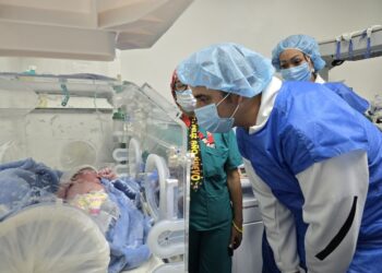 Mérida | Gobernador acompaña nacimiento del primer bebé del año en el Iahula