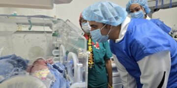 Mérida | Gobernador acompaña nacimiento del primer bebé del año en el Iahula