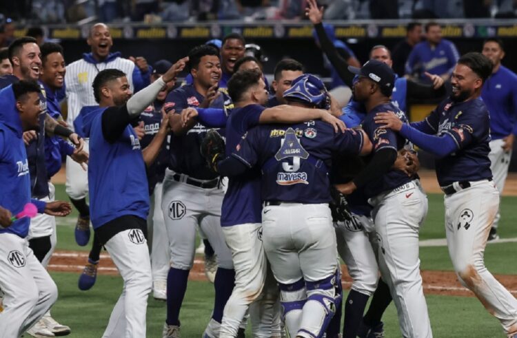 Magallanes celebró en Caracas su clasificación a la Gran Final | Foto Alejandro van Schermbeek
