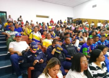 Pbro Emiro Suárez: «Los grandes pueblos se forman con hombres y mujeres honestos y trabajadores»