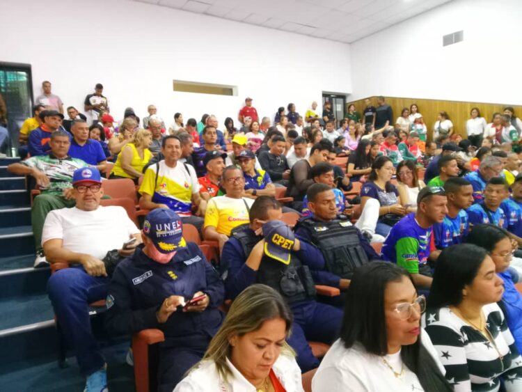 Aspecto general de los presentes en el Foro Bolivariano para la Misa del Deporte.