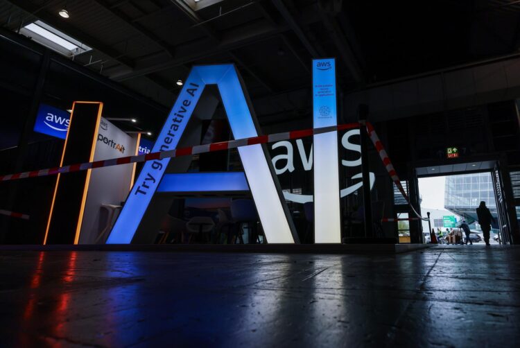 El logotipo AI (Inteligencia Artificial) se exhibe en el stand de una Feria de Hannover ( Alemania). EFE/EPA/HANNIBAL HANSCHKE