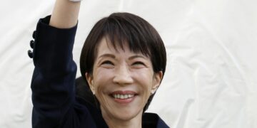 Takaichi, camino a una mayoría absoluta en solitario según las primeras encuestas