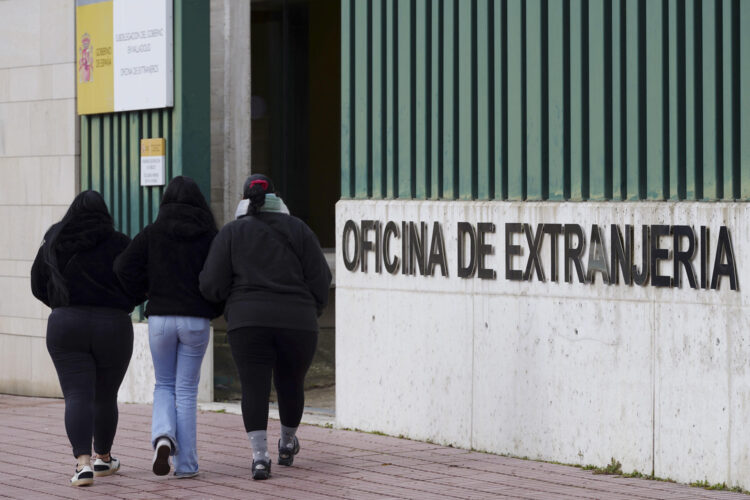 España activa una regularización extraordinaria de migrantes