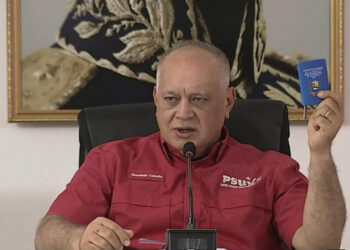 Cabello dice que eventual reapertura de embajadas con EEUU busca proteger a Maduro