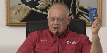 Cabello dice que eventual reapertura de embajadas con EEUU busca proteger a Maduro