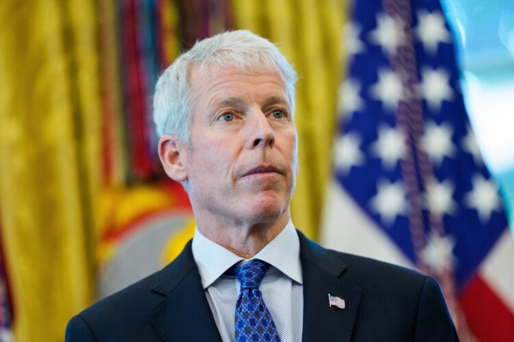 Fotografía de archivo fechada el 6 de octubre de 2025 del secretario de Energía de Estados Unidos, Chris Wright, hablando a los medios en la Casa Blanca en Washington (EE.UU.). EFE/EPA/Aaron Schwartz - Pool via CNP / POOL ARCHIVO