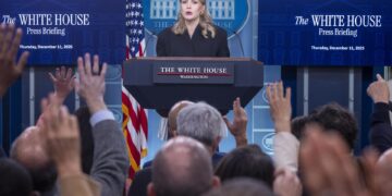 Casa Blanca dice que el acuerdo con Venezuela incluye crudo sancionado a bordo de buques