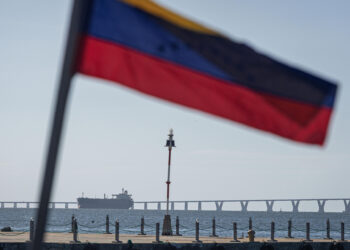 La India negocia con EE. UU. un permiso para importar crudo de Venezuela en lugar del ruso
