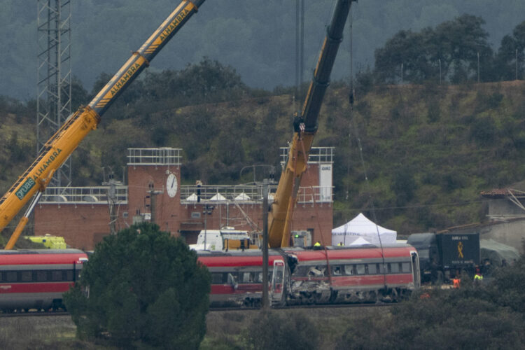Se elevan a 43 los muertos en el accidente ferroviario del sur de España