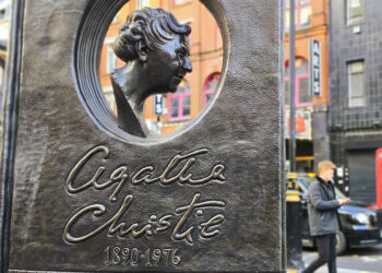 Agatha Christie atrapa a nuevos lectores y sigue vigente 50 años después de su muerte
