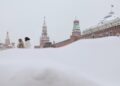 Una copiosa nevada cubre Moscú con más de medio metro de nieve