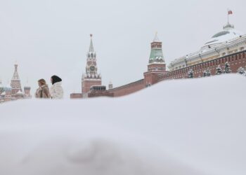 Una copiosa nevada cubre Moscú con más de medio metro de nieve