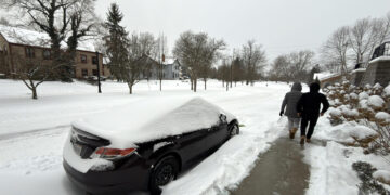 Al menos seis muertos y un millón de hogares sin electricidad por gran tormenta en EE.UU.