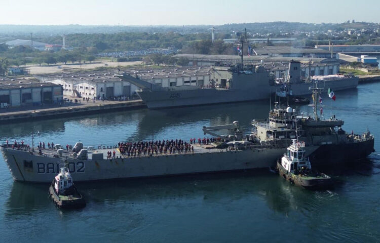 Fotografía cedida este jueves por la Secretaria de Relaciones Exteriores (SRE), que muestra buques mexicanos llegando con víveres al puerto de la Habana (Cuba). EFE/Secretaria de Relaciones Exteriores/SOLO USO EDITORIAL/NO VENTAS/SOLO DISPONIBLE PARA ILUSTRAR LA NOTICIA QUE ACOMPAÑA(CRÉDITO OBLIGATORIO)