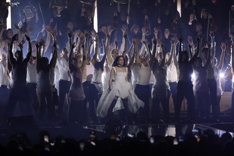 Rosalía actúa durante los Premios BRIT 2026 en el Co-op Live Arena, Manchester, Reino Unido, el 28 de febrero de 2026. EFE/ADAM VAUGHAN