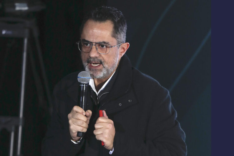 El titular de la Procuraduría Federal del Consumidor (Profeco), César Iván Escalante, participa este lunes durante una rueda de prensa en la Cineteca Nacional Chapultepec, de la Ciudad de México (México). EFE/ Isaac Esquivel
