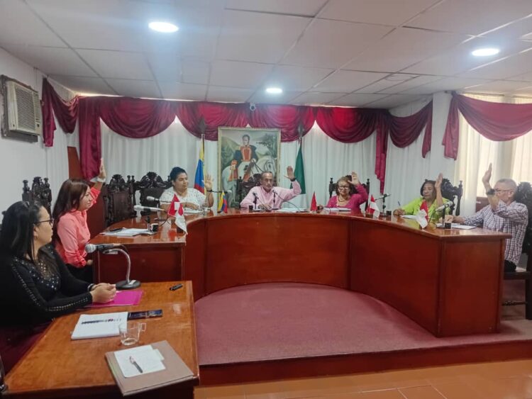 Reunión del Concejo de Rafael Rangel que acordó crear línea de trasporte urbano de pasajeros.