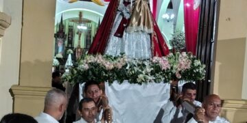 Hasta en la noche: La feligresía cumplió su cometido de homenajear a la Virgen de Candelaria en su día