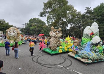 Mérida | Carrozas y comparsas enaltecieron la Avenida Las Américas durante el desfile de Ferisol 2026