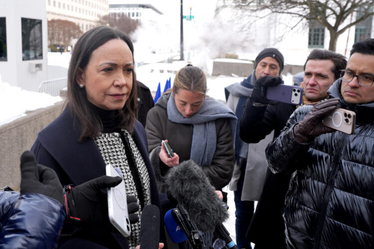 La líder opositora venezolana, María Corina Machado (i), en Washington (EE.UU). EFE/ Octavio Guzmán