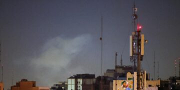 El ataque a Irán se salda con más de 200 víctimas y ‘señales’ de que Jameneí ha muerto