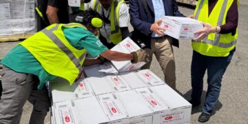 Llega al país un cargamento con más de 65 toneladas de insumos médicos de EE.UU.