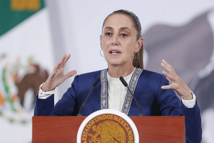 La presidenta de México Claudia Sheinbaum, participa en una rueda de prensa este miércoles en el Palacio Nacional en Ciudad de México (México). EFE/ Isaac Esquivel