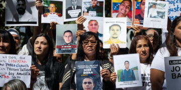 Jorge Rodríguez pide oír a las familias de los presos políticos para amnistía