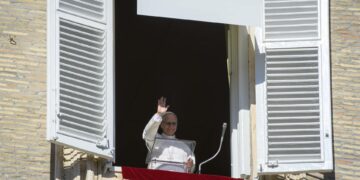 El papa dice que las víctimas civiles en las guerras «violan la moral y la ley»