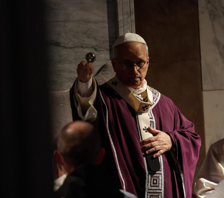 El Papa León XIV preside una Santa Misa con bendición e imposición de las cenizas en la Basílica de Santa Sabina, en Roma, Italia, el 18 de febrero de 2026.. (Papa, Italia, Roma) EFE/EPA/GIUSEPPE LAMI