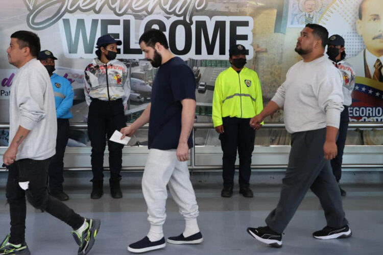 20.200 venezolanos han regresado a su país en vuelos de repatriación en el último año