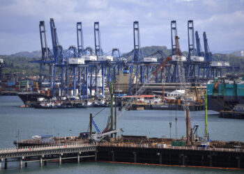 China acusa a EE.UU. de tener «mentalidad de Guerra Fría» en pulso por el Canal de Panamá