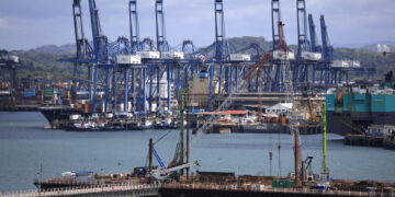 China acusa a EE.UU. de tener «mentalidad de Guerra Fría» en pulso por el Canal de Panamá