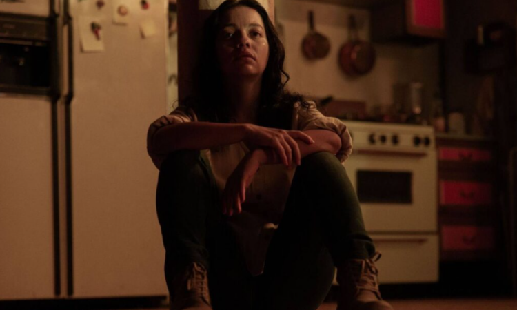 Aún es de noche en Caracas trasciende la narrativa política para convertirse en un estudio sobre la condición humana en situaciones límite | Foto YouTube