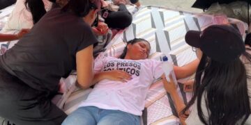 «Se desploman»: familiares de presos políticos presentan complicaciones de salud durante huelga de hambre