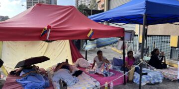 Familiares de presos políticos superan las 96 horas en huelga de hambre en Zona 7