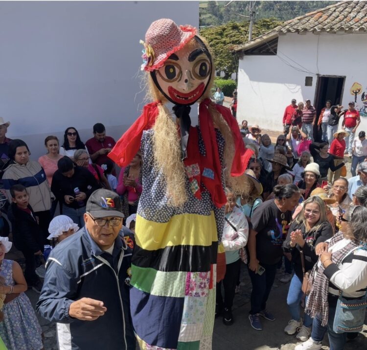 Celebran con éxito el XI Encuentro de Muñequeras y Muñequeros del estado Trujillo