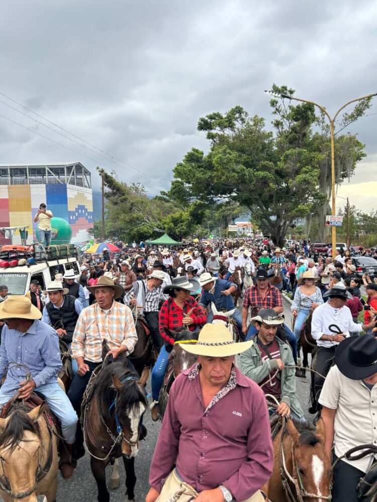 Mérida | Con la cabalgata internacional inicia oficialmente las Ferias del Sol 2026