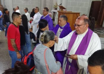 Se impartió la ceniza en el templo San Juan Bautista en inicio de la Cuaresma