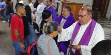 Se impartió la ceniza en el templo San Juan Bautista en inicio de la Cuaresma