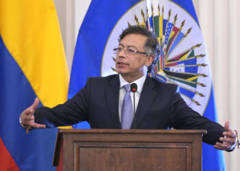 Petro convoca movilizaciones tras suspensión del decreto que aumentó el salario mínimo