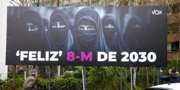 El Congreso español debate la propuesta de la ultraderecha de vetar los burkas en público