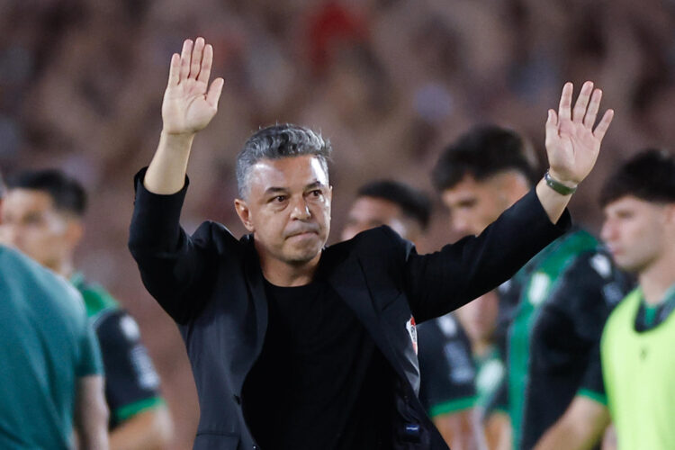 Marcelo Gallardo se despidió este jueves como técnico de River Plate en su segundo ciclo y el equipo se impuso por 3-1 a Banfield ante 90.000 hinchas en el estadio Monumental. EFE/ Juan Ignacio Roncoroni